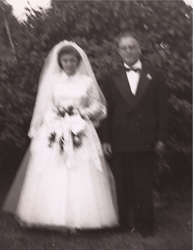 IMHL1937_19550806_PHT_WED_01.JPG